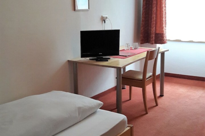 Room 4 of 61