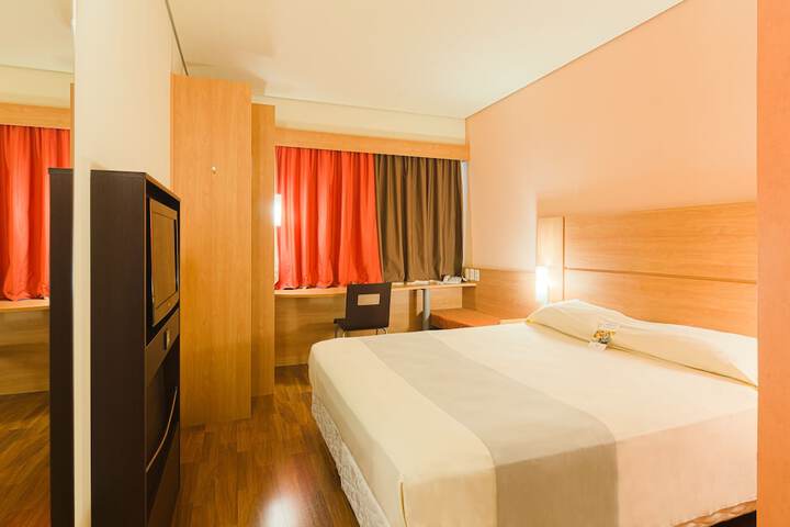 Room 4 of 39