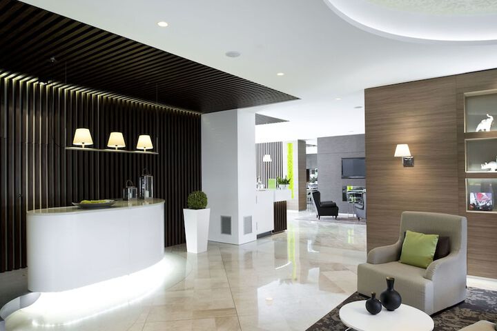 Entrance & Lobby