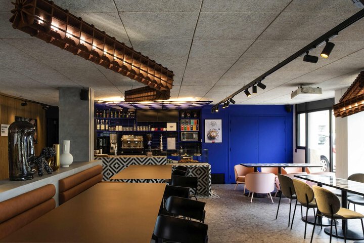 Lounge 103 of 148