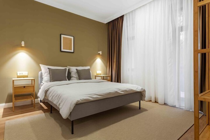 Room 6 of 33
