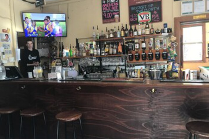 Lounge 100 of 135