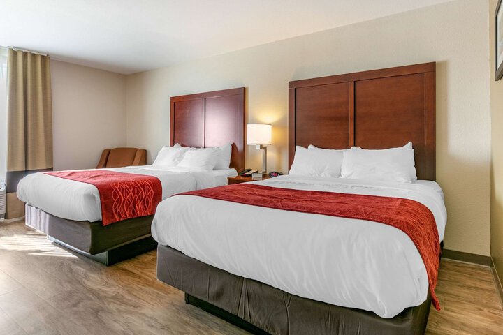 2 Queen Beds (3 of 7)