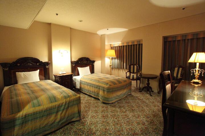 Room 12 of 46