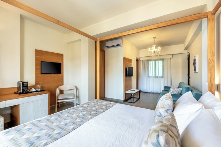 Room 14 of 38