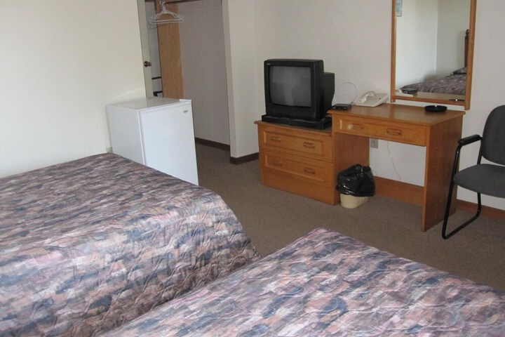 Room 8 of 16