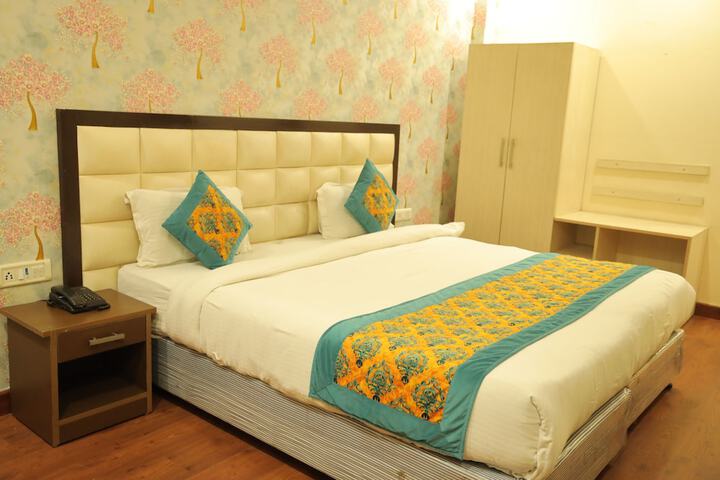 Room 28 of 60
