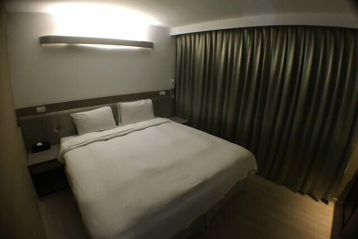 Room 17 of 50