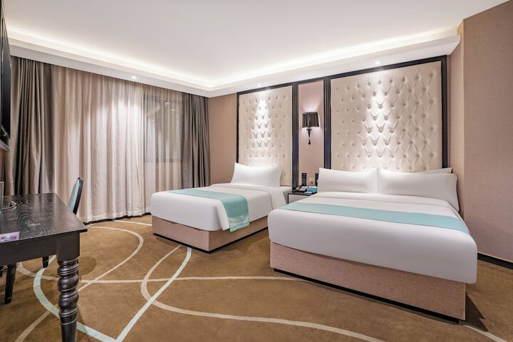 Room 10 of 42