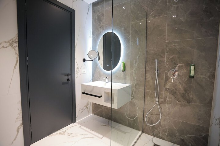 Room 157 of 198
