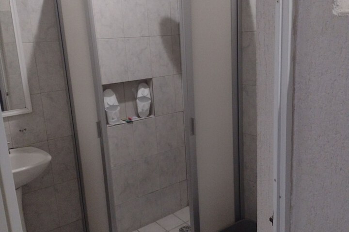 Room 16 of 19