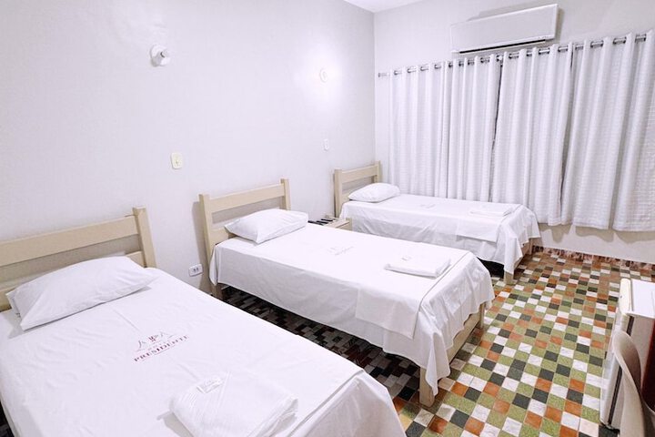 Room 8 of 16