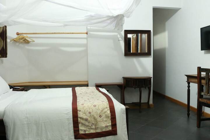 Room 4 of 42