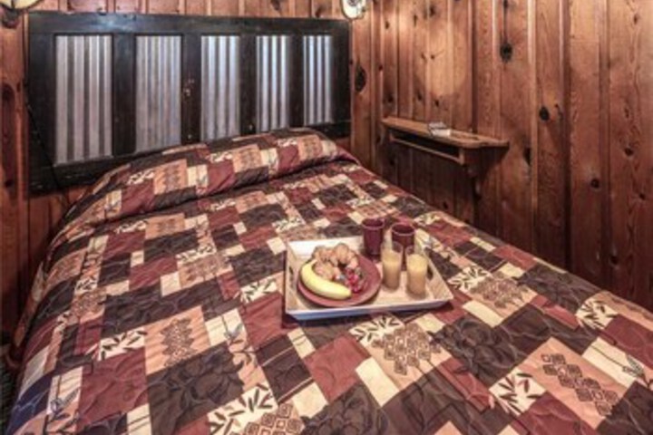 Room 33 of 40