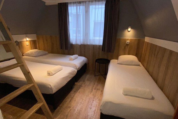 Room 32 of 125