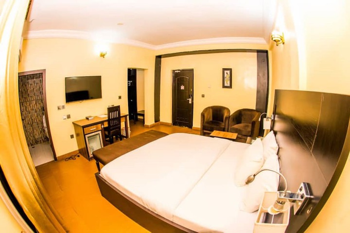 Room 14 of 38