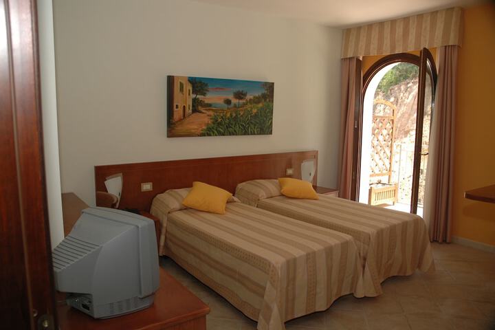 Room 7 of 39