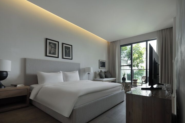 Room 28 of 143