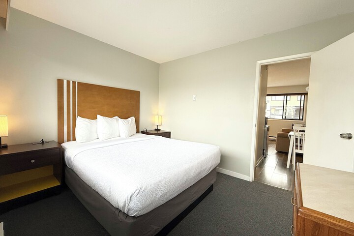 Room 8 of 28