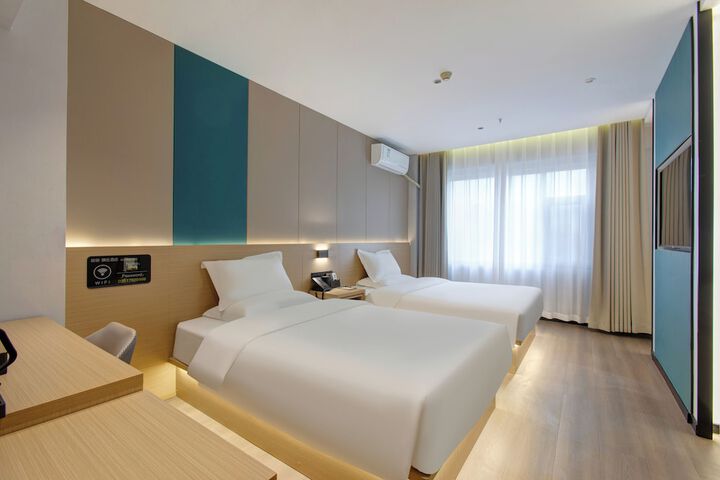 Room 19 of 36