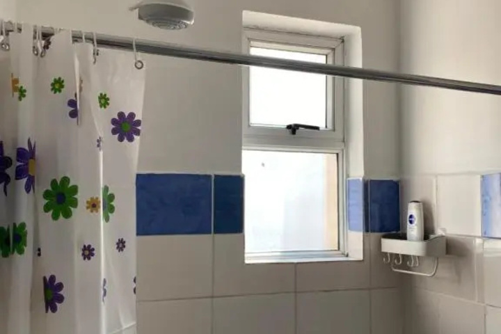 Room 4 of 10