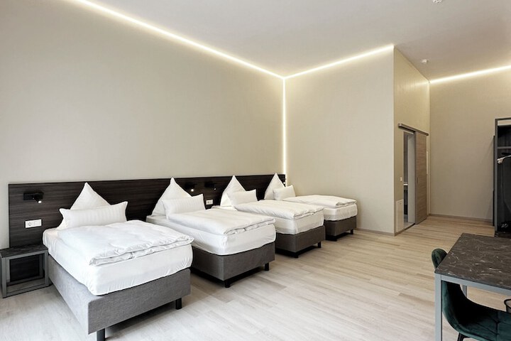 Room 32 of 75