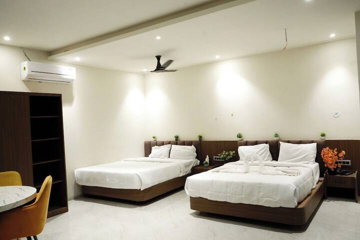 Room 3 of 32