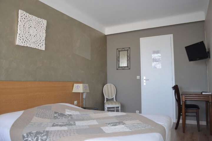 Room 7 of 25