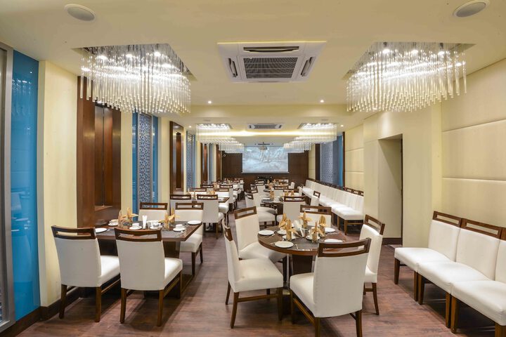 Ballroom/Hall 52 of 54