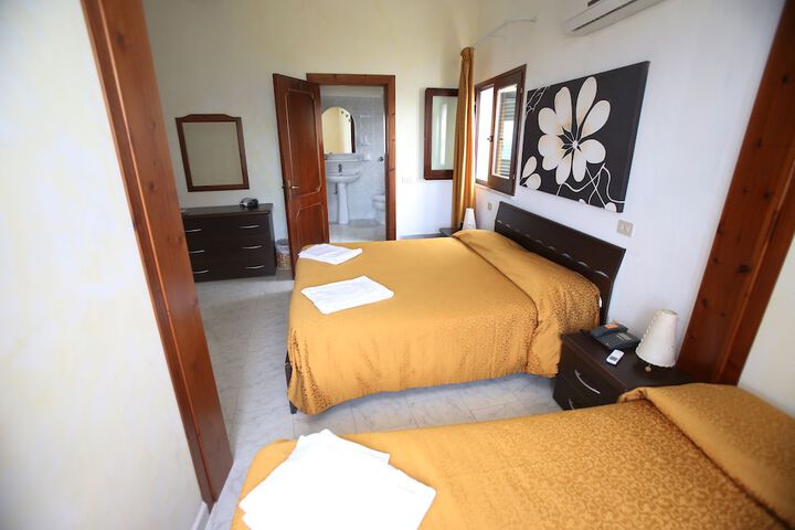 Room 27 of 59