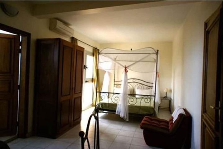 Room 4 of 13