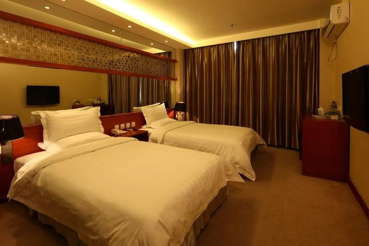 Room 6 of 12
