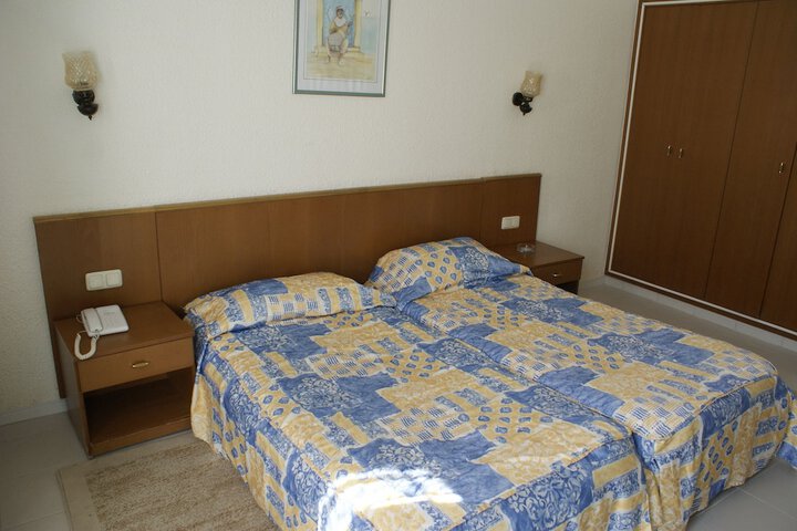 Room 4 of 80