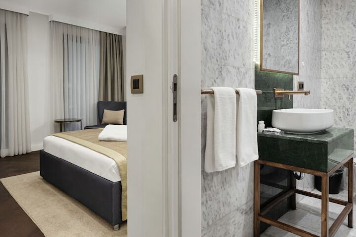 Room 31 of 86