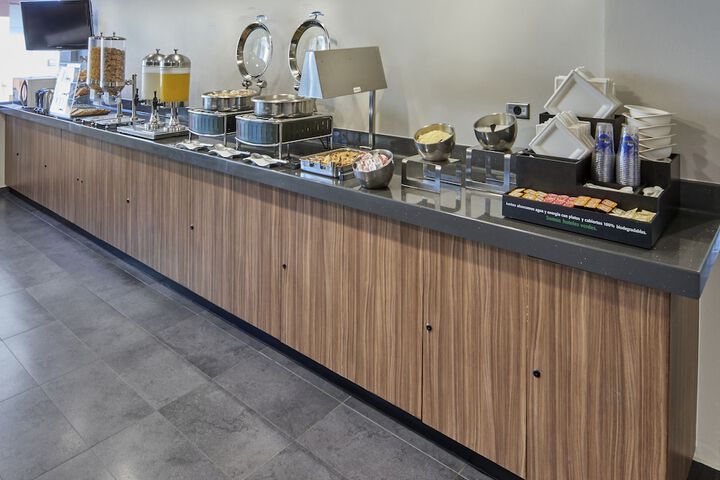 Breakfast/Coffee Service 32 of 47