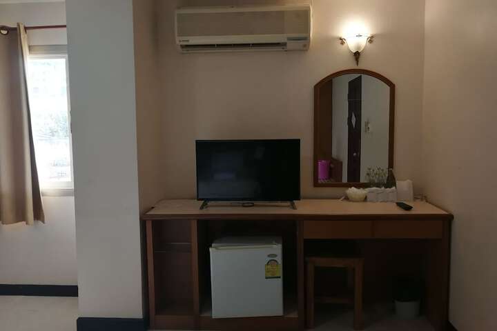 Room 13 of 26