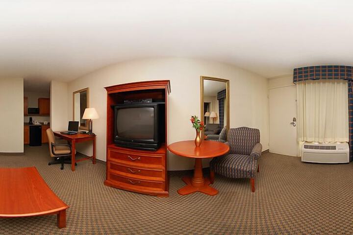 Hotel Suite Photo