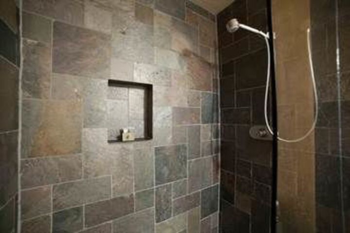 Room 6 of 32