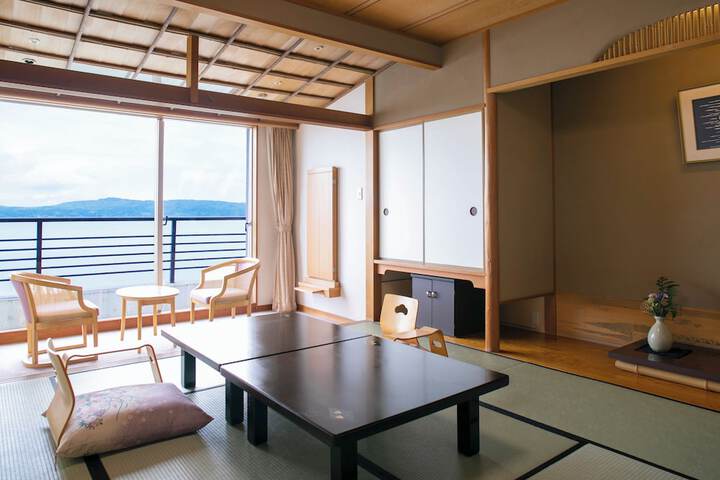 Room 8 of 40