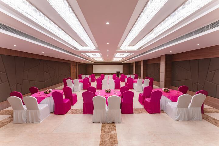 Ballroom/Hall 27 of 39