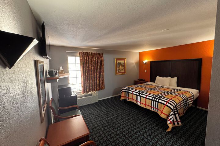 Room 5 of 14