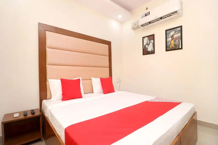 Room 3 of 16