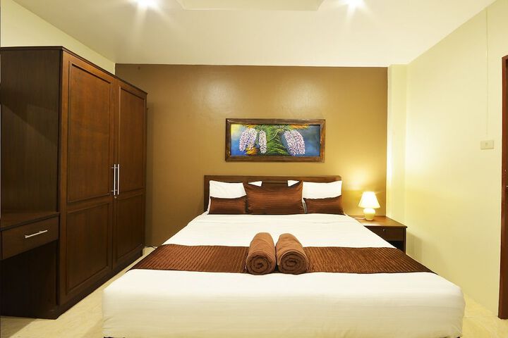 Room 5 of 11