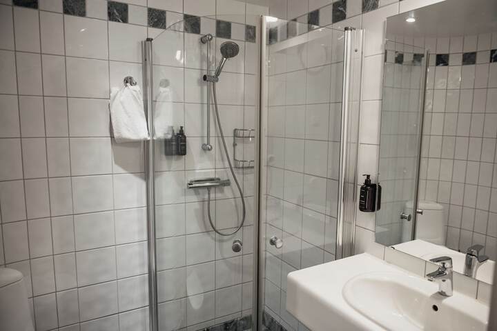 Room 105 of 157