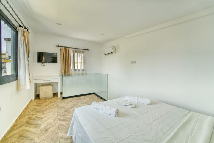 Room 43 of 78