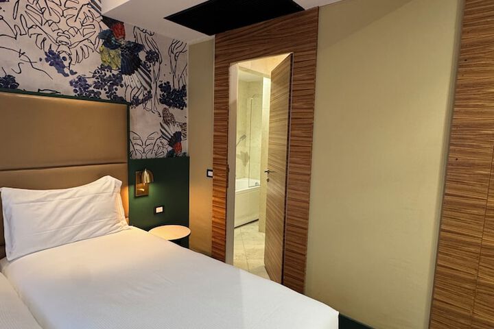 Room 39 of 136