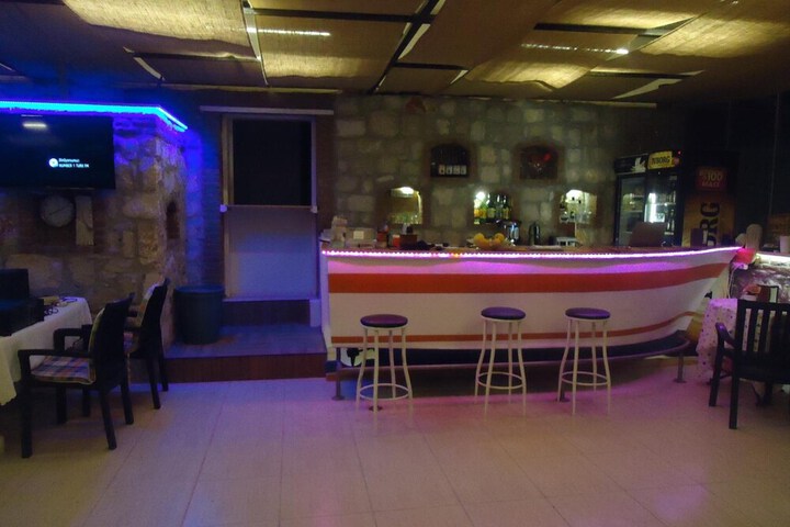Lounge 31 of 54
