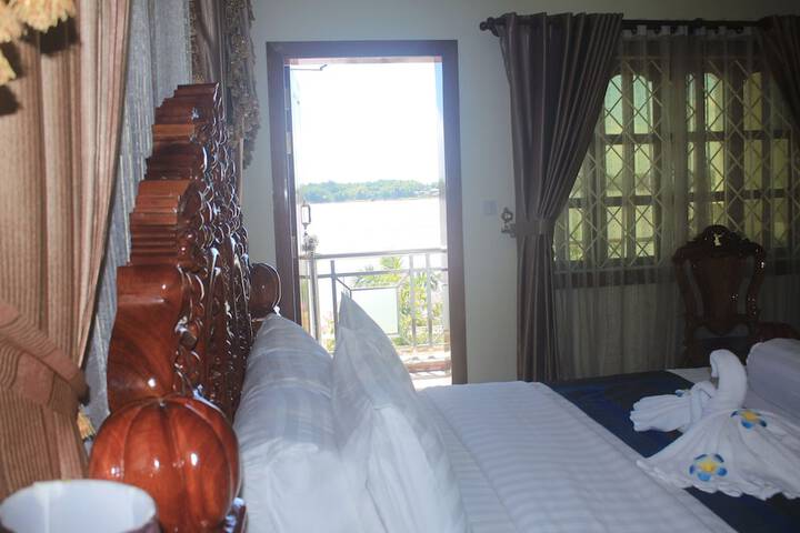 Room 32 of 63