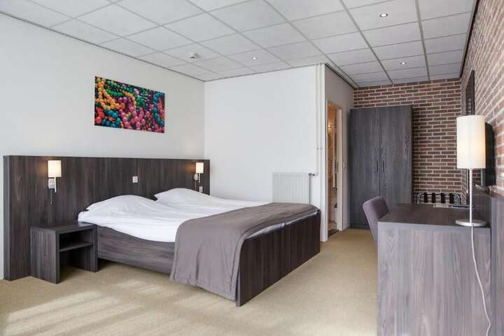 Room 5 of 46
