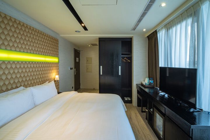 Room 21 of 32